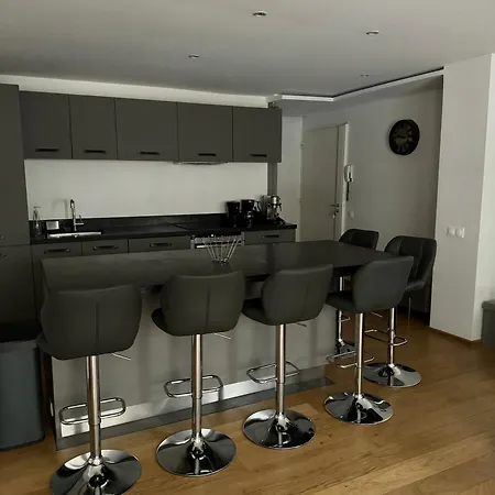 Reine Astrid Palm Apartment
